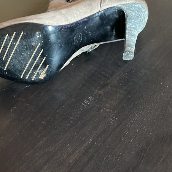 Beautiful soft leather grey boots - Picture 3 of 7